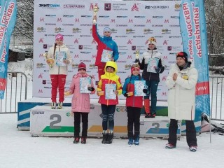 Сестры Рысины из Шатуры взяли золото и серебро на «Рождественской лыжне» в Москве