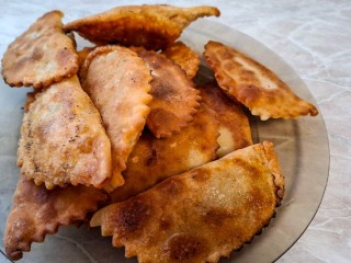 Пирожок с «сюрпризом»: какую выпечку нельзя покупать ни в коем случае