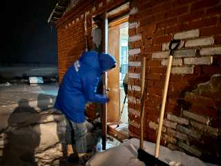 Зарайские волонтеры вызволили из снежного плена еще одну пенсионерку