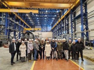 От сырья до готового изделия: участники СВО и их семьи побывали на заводе по выпуску кислородных установок