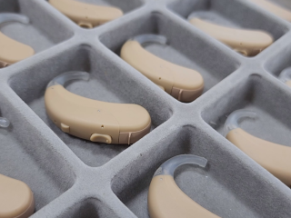 Снова слышать мир: ветерану СВО из Можайска передали необычный подарок