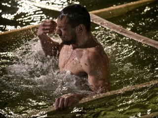 Как правильно подготовиться к купанию в крещенской иордани