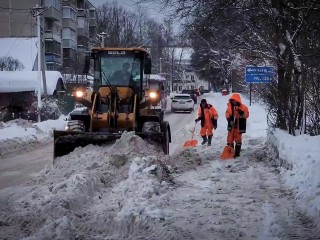 Более 75 человек и свыше 15 единиц техники привлечено к уборке снега в Бронницах