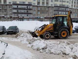 Снег уступает дорогу: в Домодедове коммунальщики убирают дворы и расширяют проезды