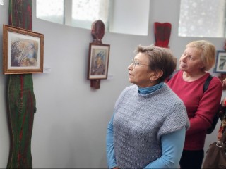 Раньше подпирали яблони, а теперь красуются на выставке: необычная экспозиция открылась в Волоколамске