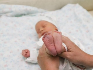 В Подмосковье у младенцев выявили генетические патологии: что предпринимают врачи и как проводится скрининг