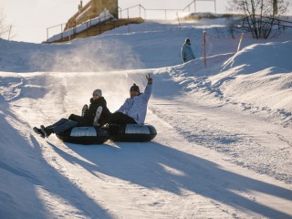Шаховчане прокатились на ватрушках и выбрали лучшего бегуна на эстафете