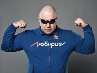 Стальные шпильки и грелки на разрыв: «Русский Халк» устроит шоу в прямом эфире