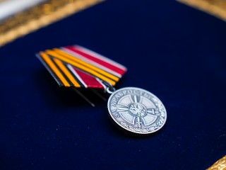 Медали «За храбрость» вручили добровольцам СВО из Подмосковья