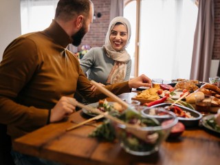 Глоток воды — нарушение: когда и как начинается Священный пост Рамадан-2026