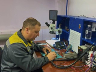 «Мозги» автобуса под микроскопом: как в Люберцах чинят электронные блоки управления