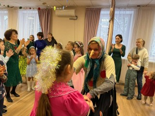 Необычный праздник для особенных детей: воспитанникам соццентра «Королевский» устроили сказочное представление