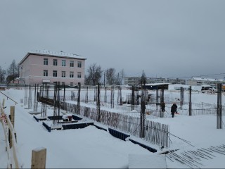 Снег не остановил стройку в Истре: как растет новая пристройка к школе