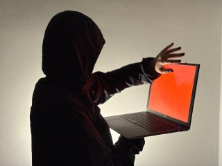 Теневой прайс-лист: сколько мошенники просят за ваш взломанный аккаунт в соцсети или мессенджере