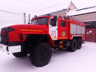 Дорогу замело, а счет на минуты: как спасателям пришлось по пояс в снегу нести больного к застрявшей «скорой»