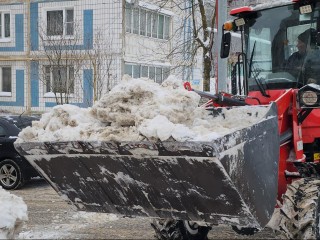 Снег уходит на спецплощадку: что сейчас чистят в Глебовском