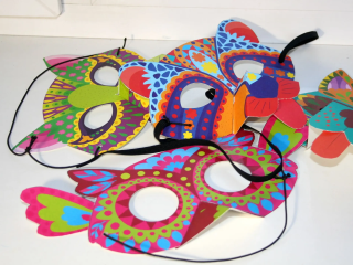 Как звезды относятся к продаже своих масок и ростовых фигур: от благодарности до суда