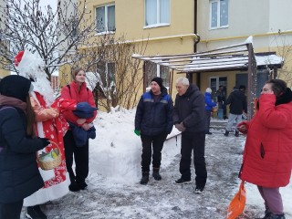 Верзиловские активисты устроили сюрприз для тех, кто работал в праздничные дни