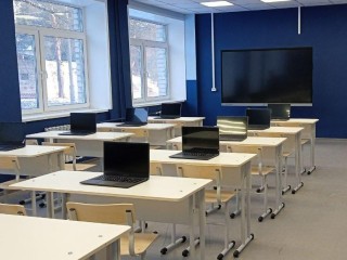 По самым высоким стандартам: для школ округа закупят новую мебель и мультимедийную технику