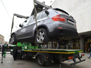 Великий комбинатор на эвакуаторе: в столице совершена невероятная серия автомобильных краж —  видео