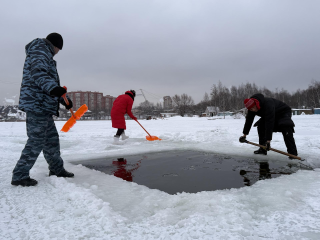 Прорубь на Кореневском карьере в Люберцах: как готовят место для крещенских купаний