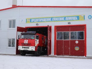 С седьмого этажа на кресле-каталке: пожарные Егорьевска помогли медикам с больной пенсионеркой