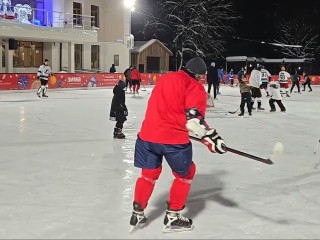 Во Власихе хоккеисты получили свое время на льду по просьбам жителей