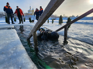 Водолазы-спасатели разрешили использовать иордани округа для крещенских купаний