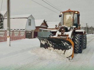 Вызов «Фрэнсису»: техника расчищает улицы Павловского Посада после снегопада