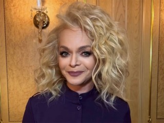 «Используют Россию как кормушку»: за что Вика Цыганова осудила Ларису Долину