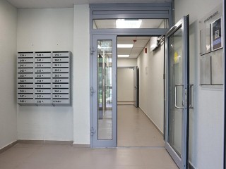 Тамбурная дверь без согласия соседей: чем грозит самовольная установка