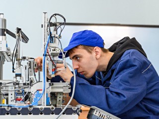 Амбассадоры «Профессионалитета» приходят в школы: как студенты колледжа помогают определиться с профессией