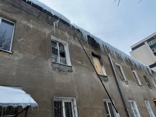 Сосульки, сугробы и ночные вызовы: как коммунальщики Истры пережили Новый год