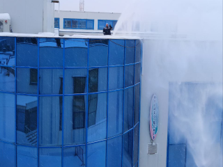 Снежный ливень над «Багратионом»: кто устроил зимний фейерверк у можайского дворца спорта