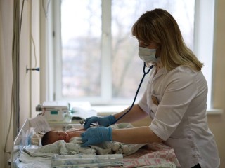 На спорные вопросы о прививках ответит врач-неонатолог в Школе матерей Раменской больницы