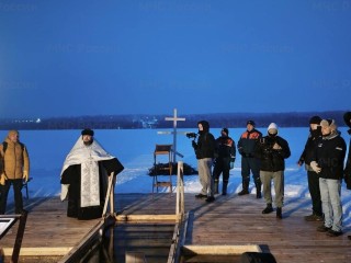 Окунулись свыше 102 тыс. человек: как в Подмосковье прошли самые крещенские купания