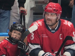 «Он нервничал»: Овечкин прокомментировал дебют сына на льду НХЛ