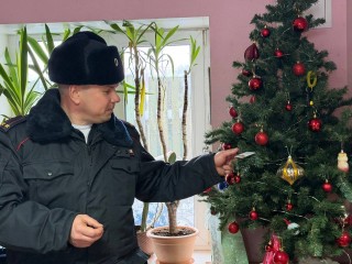 Подольские полицейские исполнили желание детей, мечтавших побывать в кинологическом центре