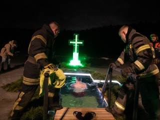 Безопасность купающихся на Крещение в Подмосковье обеспечат более 3 тыс. специалистов