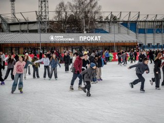 Раменский каток предлагает жителям сменить оливье на коньки