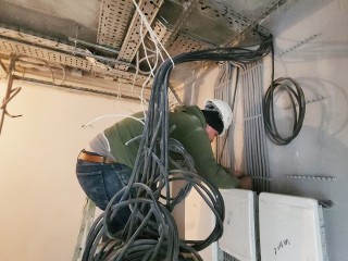 В серпуховском детском саду «Ласточка» монтируют новую электропроводку и устанавливают теплые полы