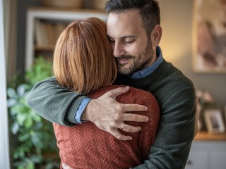 Обниматься вредно или полезно? Новый праздник подсказывает правила