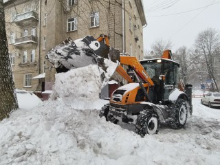 Сугробы до 50 см и гололедица: дорожные службы Одинцова бросили в работу 175 спецмашин