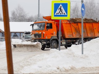 Остекление остановки и чистка ливневки: детали зимних работ на дорогах Сергиево-Посадского округа