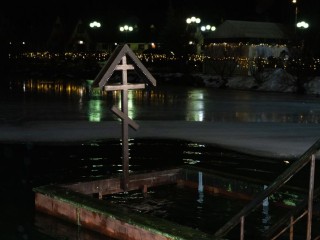 Грехи не смывает? Раскрыто, как хранить и использовать крещенскую воду