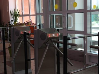 Никаких больше бабушек-вахтерш: школы будут охранять по ГОСТу