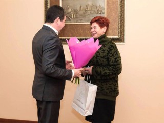 Медсестра из Раменского снова едет «за ленту»: Лидии Буровой вручили удостоверение члена Ассоциации ветеранов