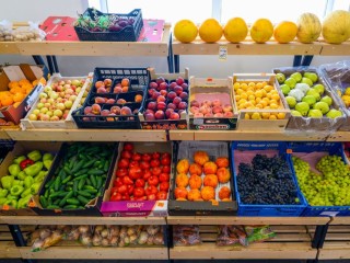 Завалили все магазины: какие товары резко обесценились в 2025 году