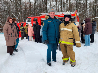 Школьники в лагере «Осетр» освоили азы пожарного дела на практике