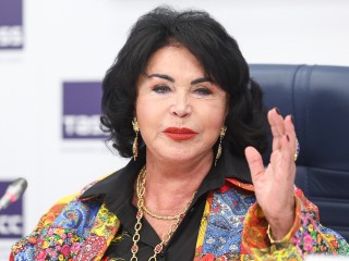 Стало известно, почему Бабкина две недели не выходила из дома